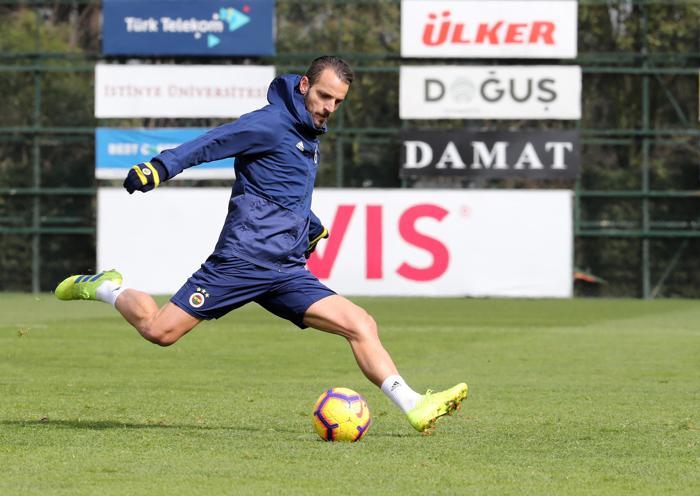 Fenerbahçede Benzia ve Slimaninin yüzünden düşen bin parça