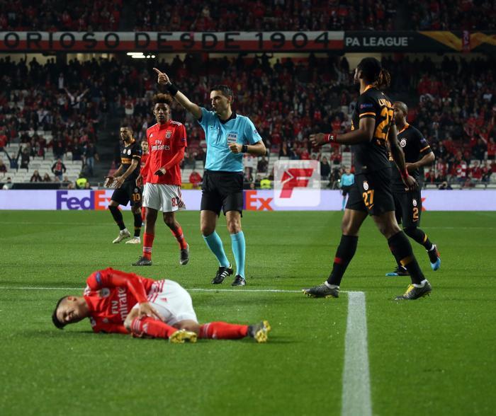 Fatih Terim o pozisyonun ardından çıldırdı