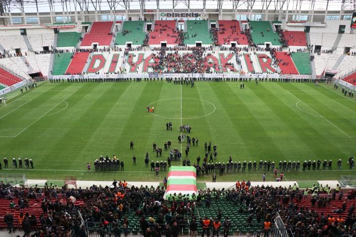 Amedspor - Sakaryaspor maçında şok iddia: Futbolcuları jiletle yaraladılar