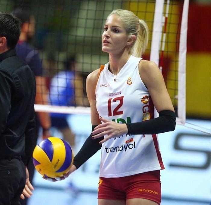 Galatasarayın güzel voleybolcusu Sinem Yıldız