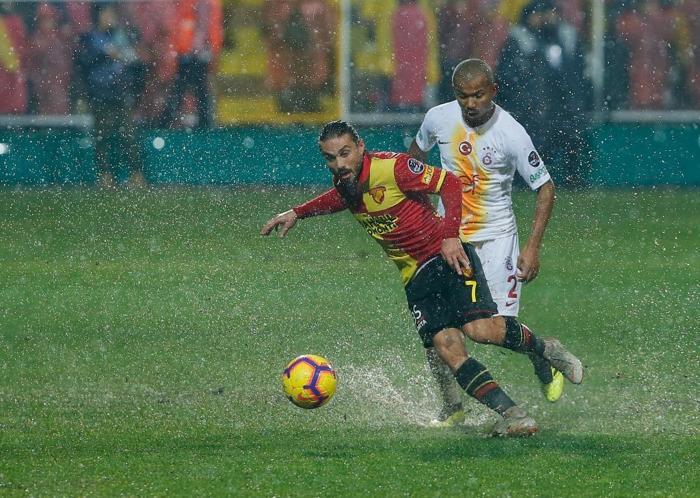 Galatasarayda flaş gelişme Fatih Terim iki yıldızın üstünü çizdi