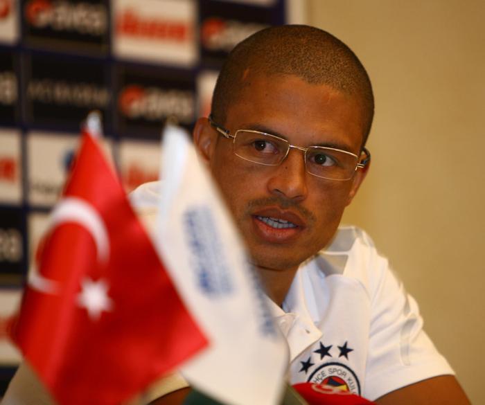 Fenerbahçenin teklifine Alexten yanıt