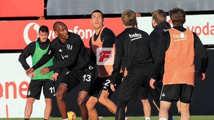 Beşiktaşa Fenerbahçe derbisi öncesi kötü haber