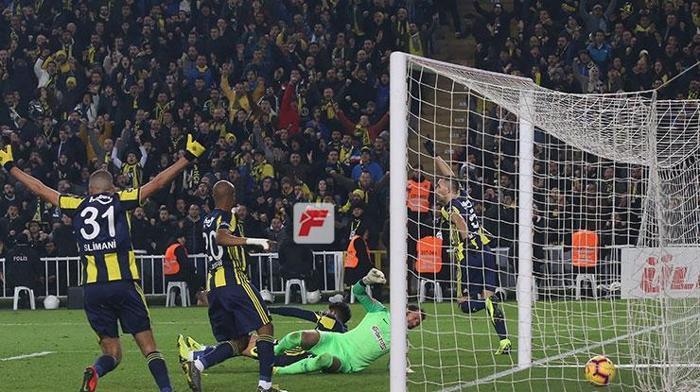 Fenerbahçe - Konyaspor maçında Ali Koç yıkıldı İşte o anlar