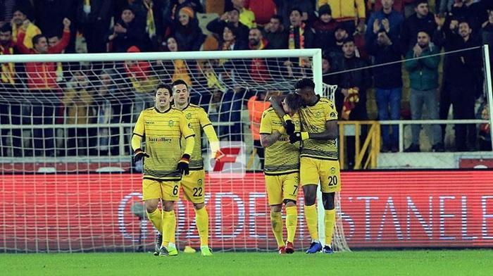 Beşiktaş yedek kulübesinde panik Ucuz kurtuldu...