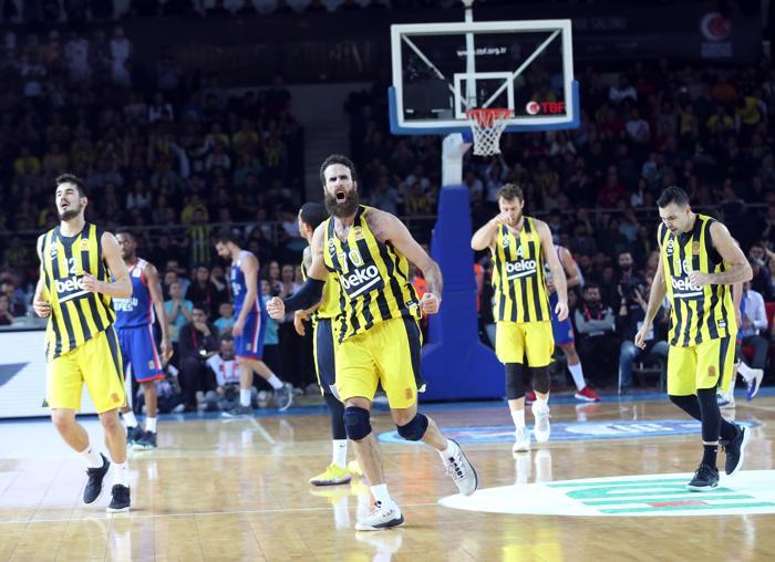 Şampiyon Fenerbahçe Beko kupasını aldı