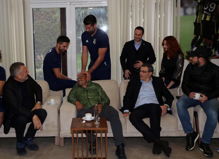 Alex de Souza yıllar sonra Samandırada Fenerbahçeyi çok özlemiş...