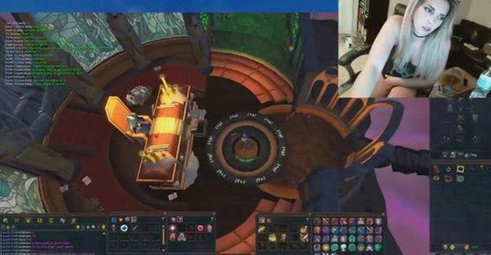Twitch yayınında soyundu