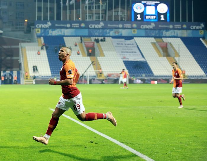 Galatasaraylı Sofiane Feghouli, ülkesinde gündeme oturdu