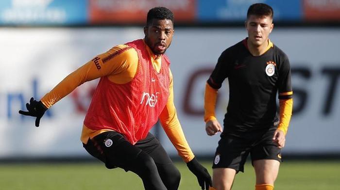 Galatasarayda flaş gelişme Sözleşmesi uzuyor