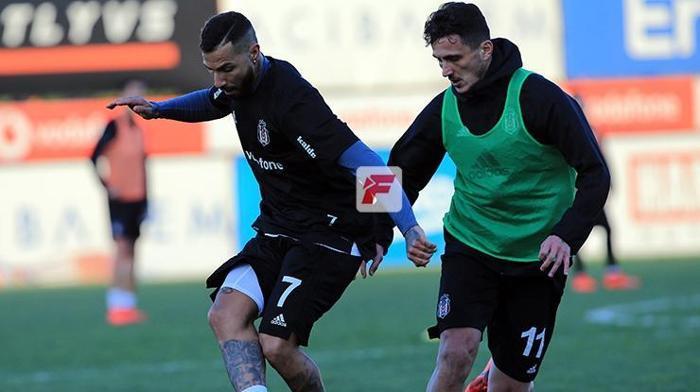 Beşiktaşa Fenerbahçe derbisi öncesi kötü haber