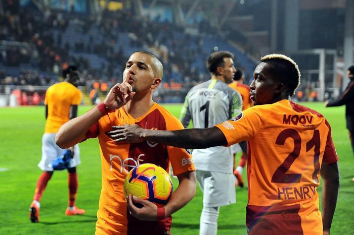 Galatasaraylı Sofiane Feghouli, ülkesinde gündeme oturdu