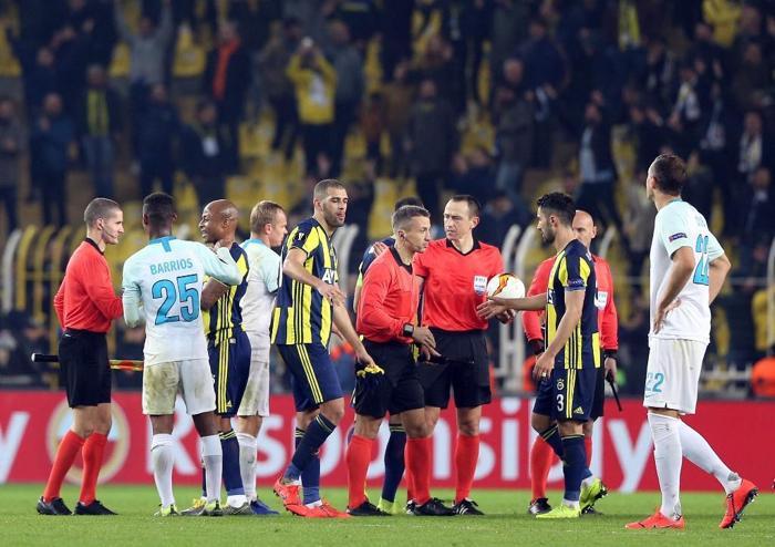 Fenerbahçede kadro sıkıntısı Ersun Yanalı zor günler bekliyor