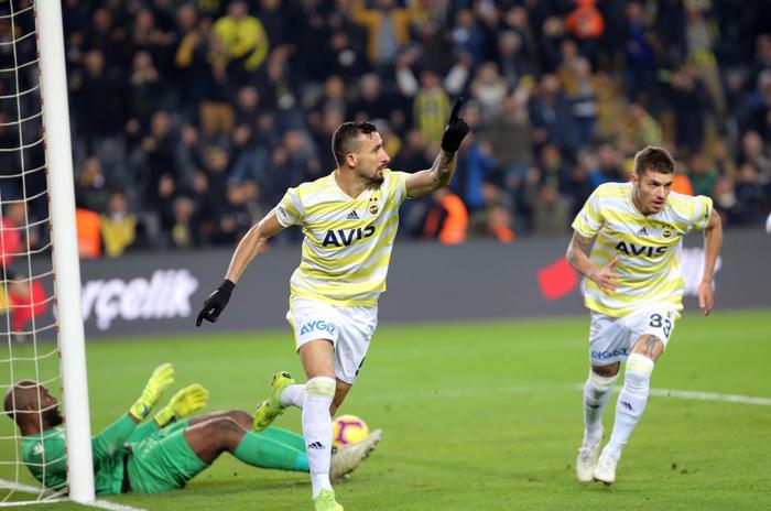 Fenerbahçede Mehmet Topal ile yollar ayrılıyor