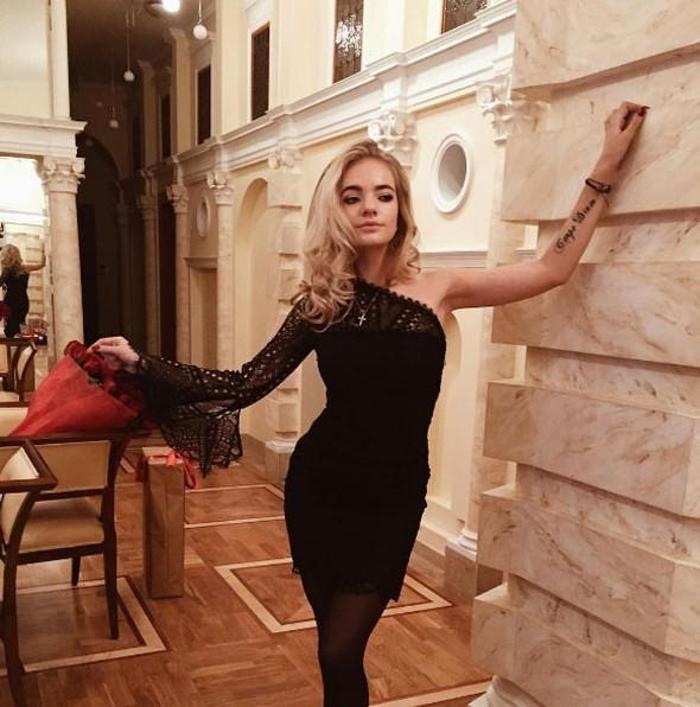 Putinin sözcüsü Peskovun kızı Avrupa Parlamentosunda staj yapıyor