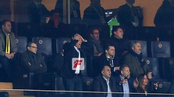 Fenerbahçe - Konyaspor maçında Ali Koç yıkıldı İşte o anlar