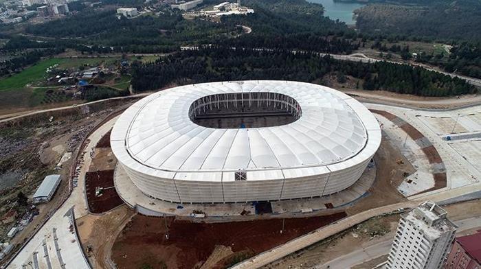 Adanada yeni stadın çatısı tamamlandı