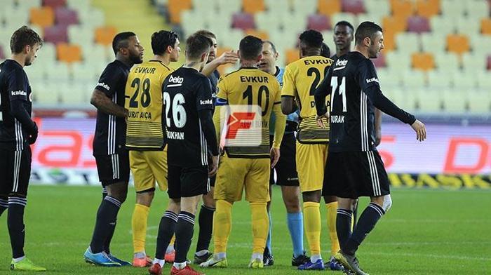 Beşiktaş yedek kulübesinde panik Ucuz kurtuldu...