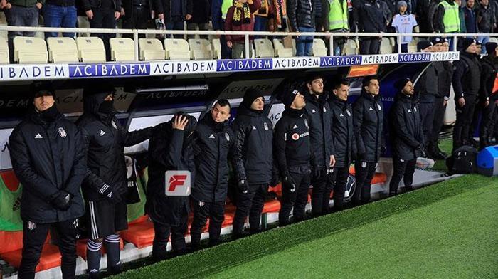 Beşiktaş yedek kulübesinde panik Ucuz kurtuldu...