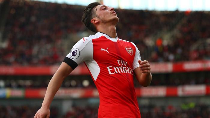 İngiliz medyasından Mesut Özile çirkin saldırı