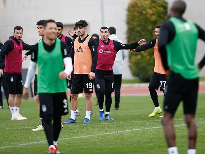 Garry Medel gitmediğine pişman