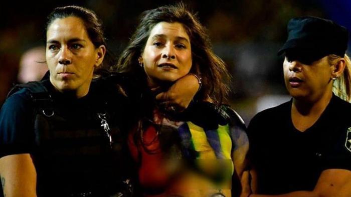 Rosario Central-River Plate maçında çıplak misafir