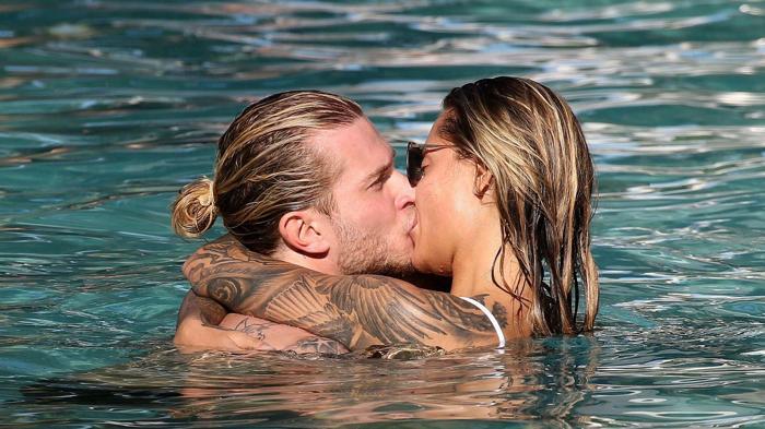 Beşiktaşlı Loris Karius, Malatyaspor maçı sonrası Sophia Thomallanın yanına uçtu