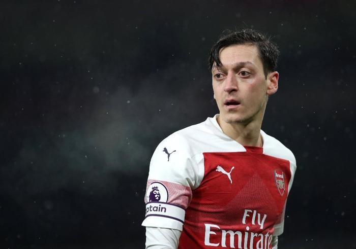 Mesut Özil transferi için aracılar devrede