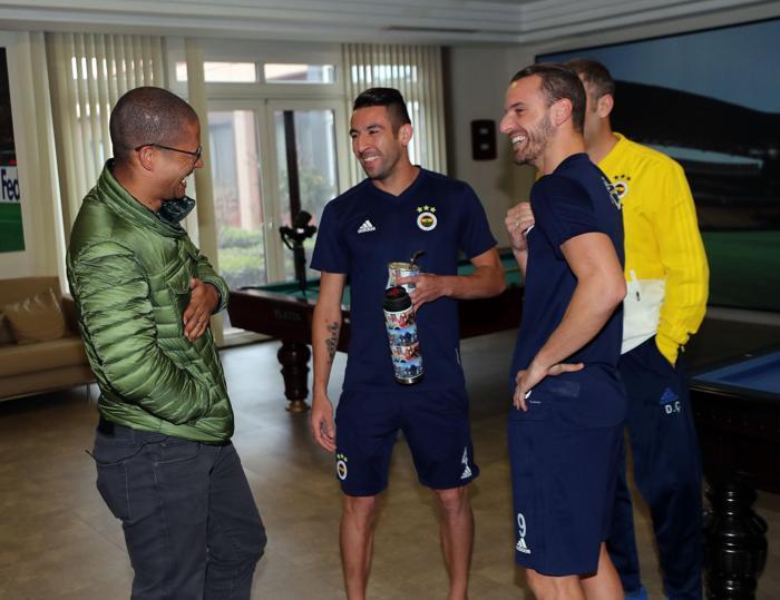 Alex de Souza yıllar sonra Samandırada Fenerbahçeyi çok özlemiş...