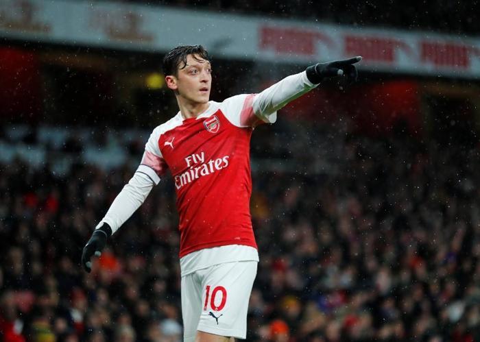 Mesut Özil transferi için aracılar devrede