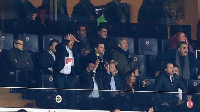 Fenerbahçe - Konyaspor maçında Ali Koç yıkıldı İşte o anlar