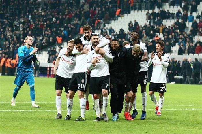 Beşiktaşın Atiba kararı Sözleşmesi bitiyor