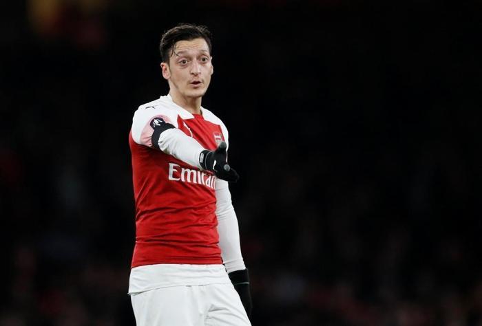 Mesut Özil transferi için aracılar devrede