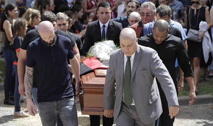Emiliano Sala son yolculuğuna uğurlandı