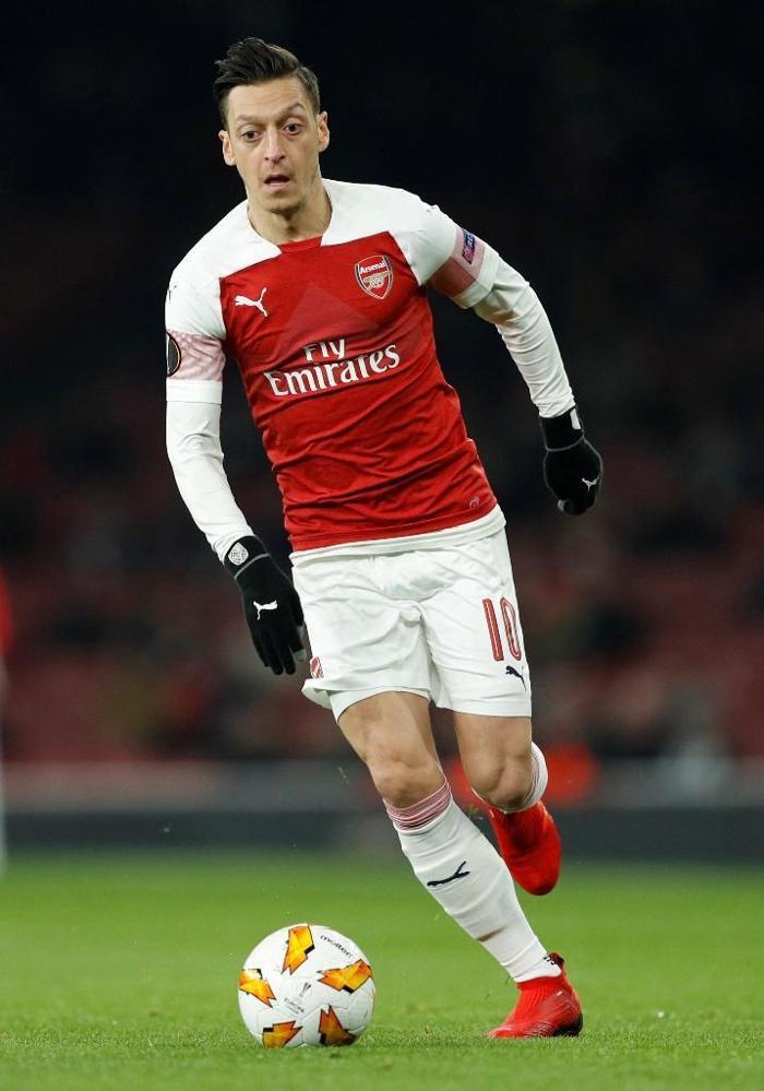 Mesut Özil transferi için aracılar devrede