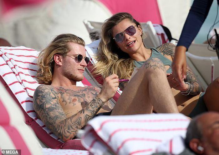 Beşiktaşlı Loris Karius, Malatyaspor maçı sonrası Sophia Thomallanın yanına uçtu