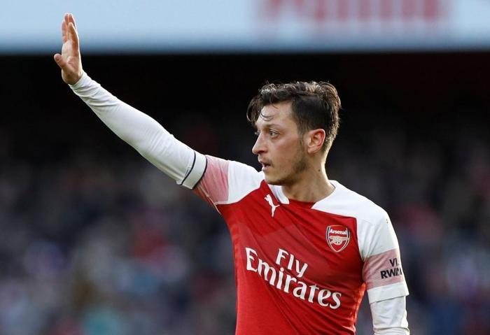 Mesut Özil transferi için aracılar devrede