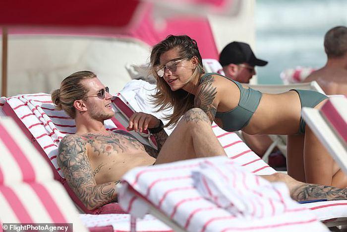 Beşiktaşlı Loris Karius, Malatyaspor maçı sonrası Sophia Thomallanın yanına uçtu