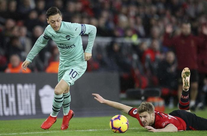 Mesut Özil transferi için aracılar devrede
