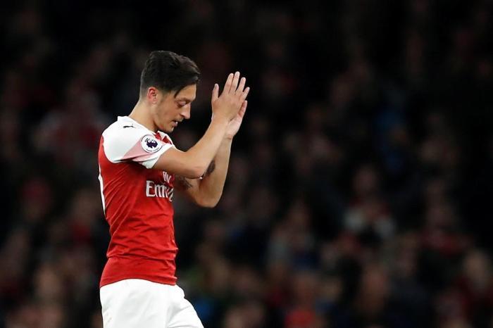 Mesut Özil transferi için aracılar devrede