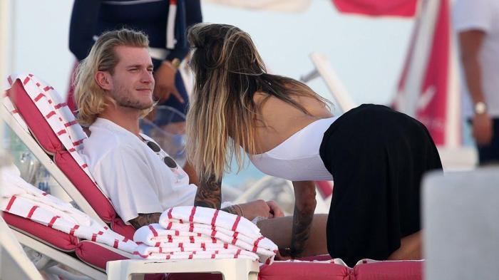 Beşiktaşlı Loris Karius, Malatyaspor maçı sonrası Sophia Thomallanın yanına uçtu
