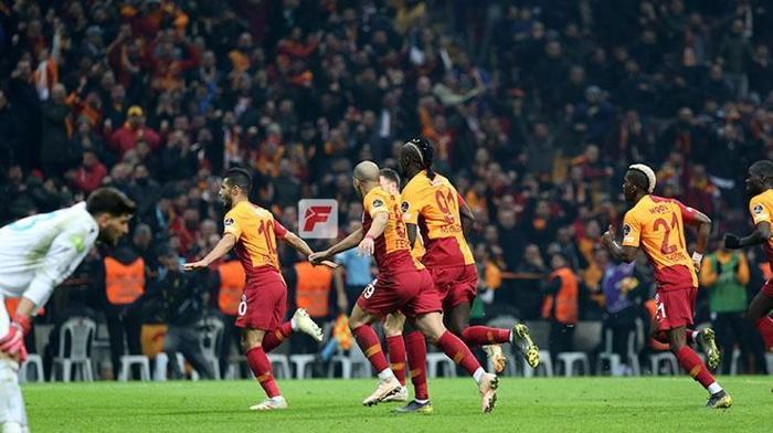 Fatih Terimin gözüne girdi Sarıldı ve tebrik etti...