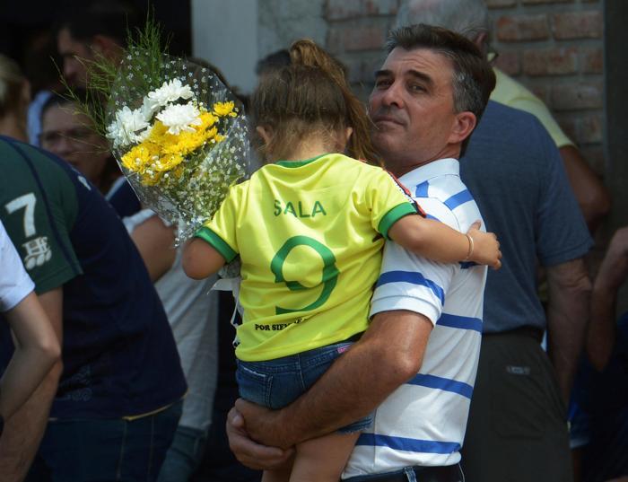 Emiliano Sala son yolculuğuna uğurlandı