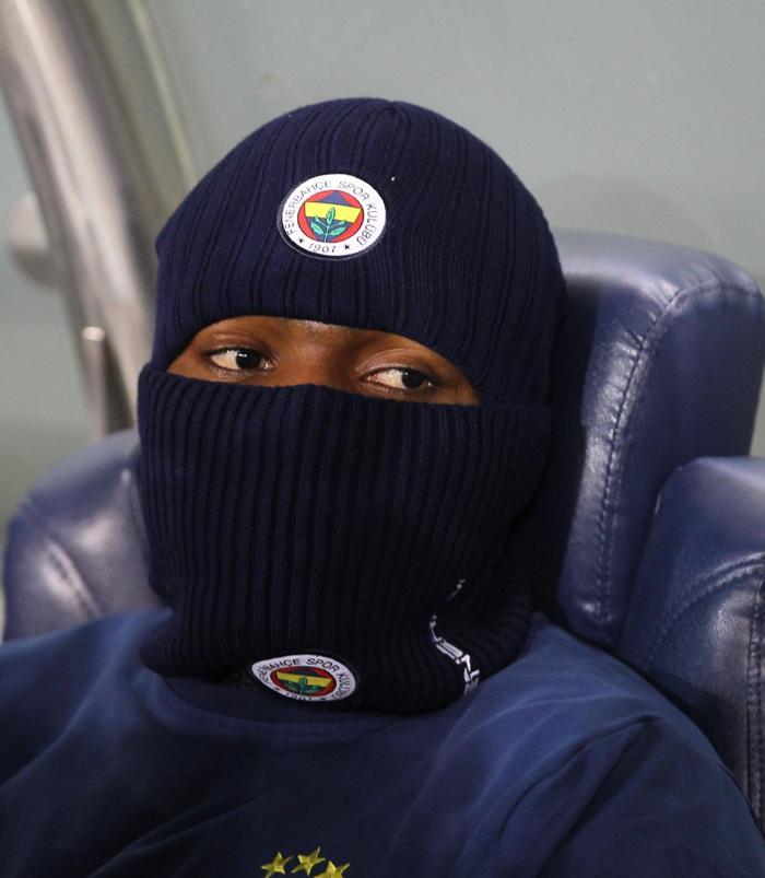 6)Emenikeyi bile futbola döndürdü