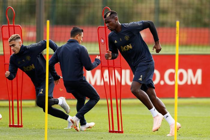 Manchester Unitedda Pogba-Mourinho savaşı sürüyor