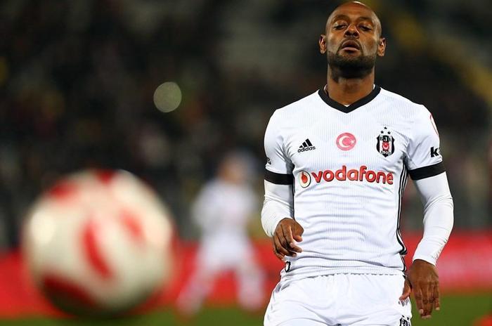 Beşiktaşın golcüsü Vagner Love Eden Hazard ile yarışıyor