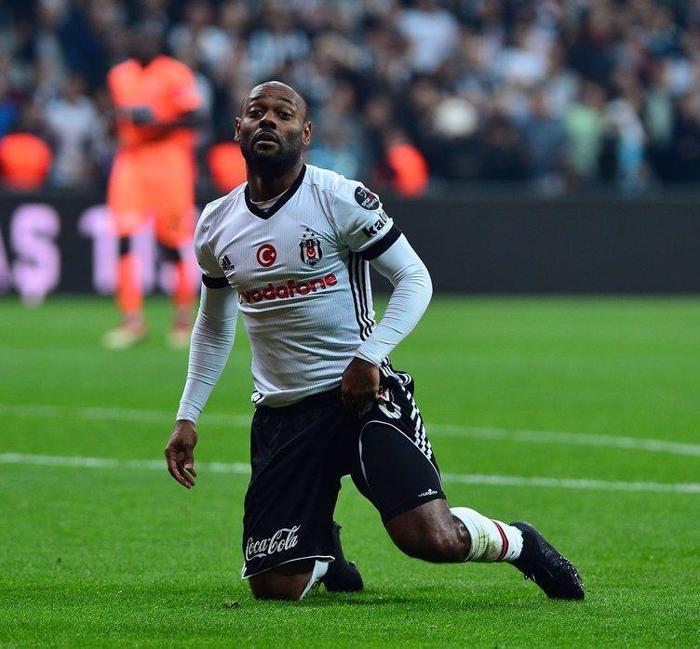 Beşiktaşın golcüsü Vagner Love Eden Hazard ile yarışıyor