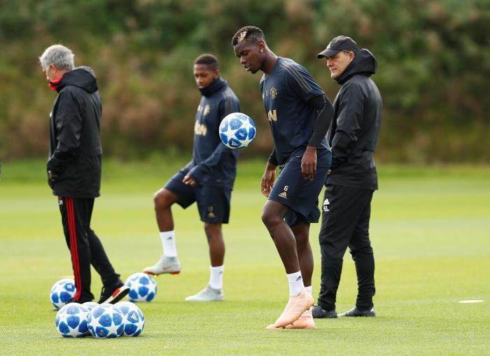 Manchester Unitedda Pogba-Mourinho savaşı sürüyor