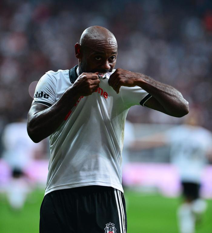 Beşiktaşın golcüsü Vagner Love Eden Hazard ile yarışıyor