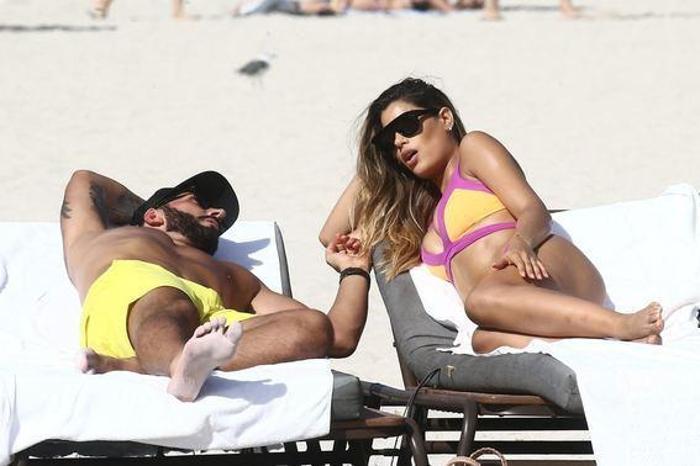 Kainat güzeli Ariadna Gutierrez plajda